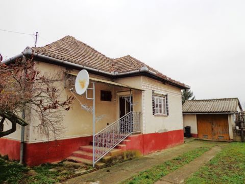 Eladó Ház 3178 Varsány , nagy telkes, -két külön lakrésszel