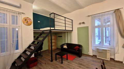 Eladó Lakás 1086 Budapest 8. kerület , Horváth Mihály tértől 2 sarokra