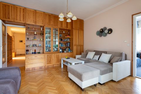 Eladó Lakás 1026 Budapest 2. kerület Pasaréten teraszos,napfényes,alakítható lakás AUTÓBEÁLLÓVAL