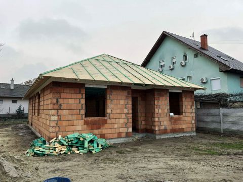 Eladó Ház 2310 Szigetszentmiklós Önálló, újépítésű családi ház, hőszivattyús fűtéssel!