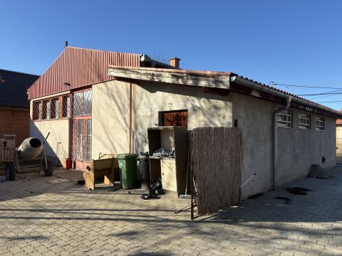 Eladó Üzlethelyiség 2376 Hernád , Üzlethelyiség Hernádon