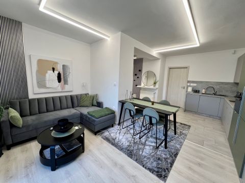 Kiadó Lakás 6000 Kecskemét , Kecskeméten Izsáki úton kertkapcsolatos lakás kiadó