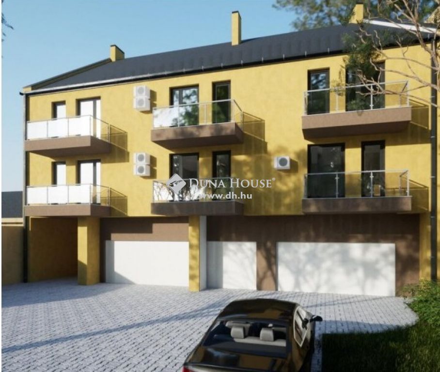4400 Nyíregyháza , Belváros közeli utcában — 1/4