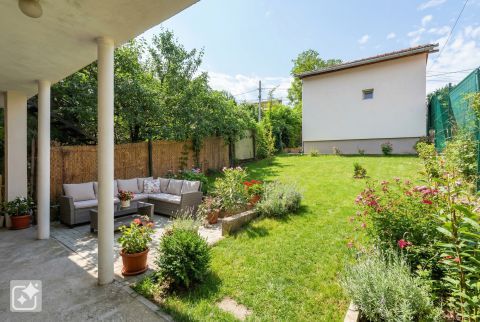 Eladó Lakás 2013 Pomáz 