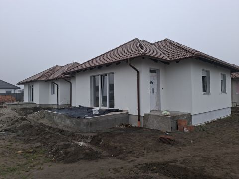 Eladó Ház 5100 Jászberény , JÁSZBERÉNY SZATMÁRI LAKÓPARK