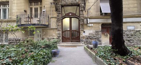 Eladó Lakás 1068 Budapest 6. kerület Hősök tere szomszédságában - emeleti, erkélyes lakás