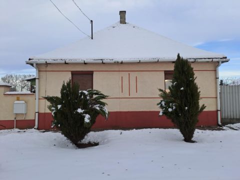 Eladó Ház 6435 Kunbaja , Csendes utcában