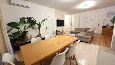 Eladó Ház 2162 Őrbottyán Őrbottyán központjában lévő kiváló állapotú családi ház