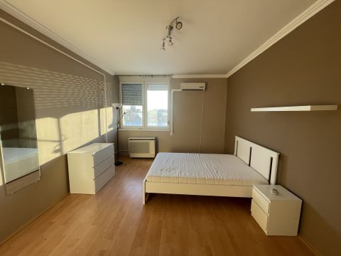 Kiadó Lakás 6000 Kecskemét  1 szobás, 4. emeleti lakás - Juhar utca