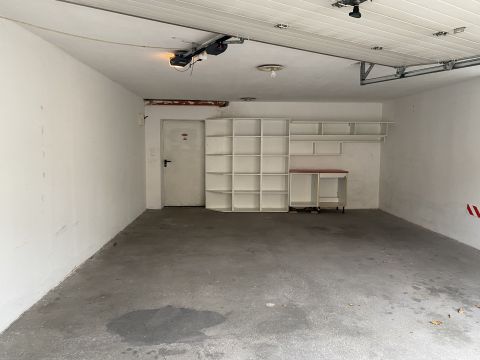 Kiadó Parkoló 9400 Sopron , KIADÓ dupla állású garázs!