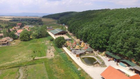 Eladó Ház 2610 Nőtincs Dombok között, patak és erdő közelében