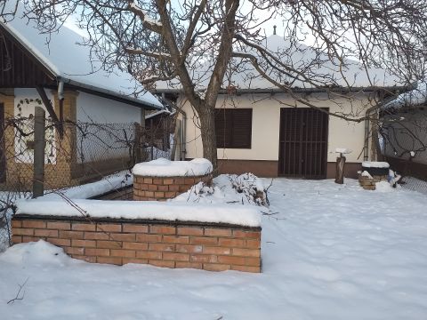 Eladó Mezőgazdasági 2200 Monor , Monori Pincefaluban nagyon jó állapotú pince, kis telekkel!!