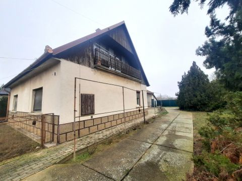 Eladó Ház 2367 Újhartyán , Családi ház nagy telekkel