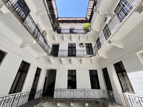 Eladó Lakás 1052 Budapest 5. kerület , Astoriánál