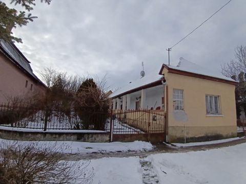 Eladó Ház 2526 Epöl 