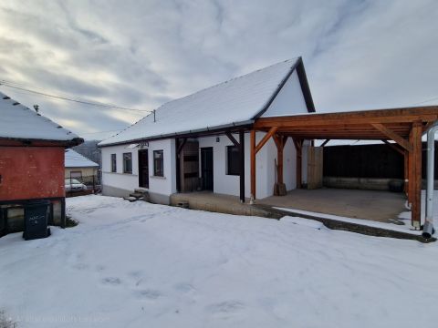 Eladó Ház 2616 Keszeg , Kétszobás felújított vályogház