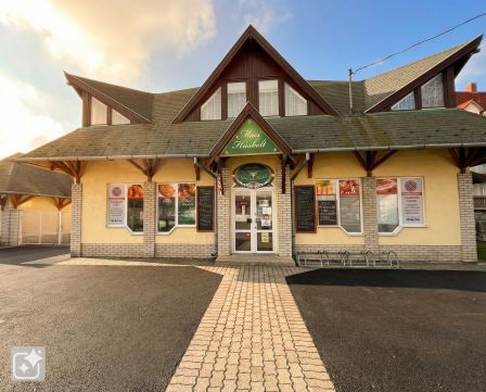 Eladó Ház 9700 Szombathely Kámonban többfunkciós épületegyüttes, lakással és üzletekkel