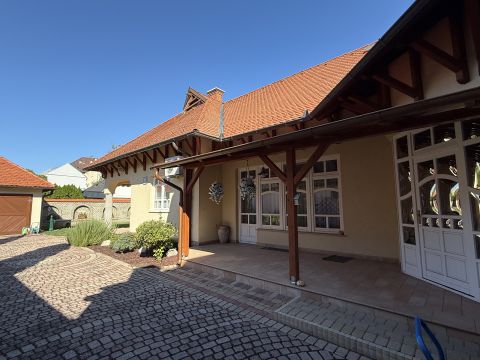 Eladó Ház 6500 Baja , Abszolút belvárosban, csendes helyen