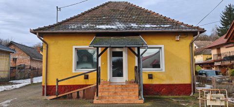 Eladó Ház 8945 Bak , Központ