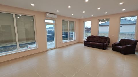 Eladó Ház 6035 Ballószög Új építésű részen felépült családi ház