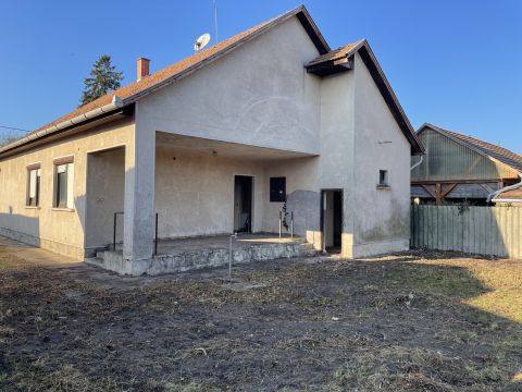 Eladó Ház 2200 Monor 