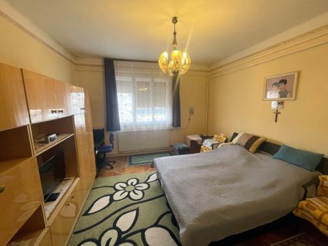 Eladó Ház 4534 Székely , Székely aszfaltozott utcájában.