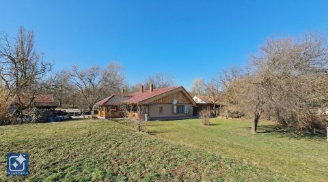 Eladó Ház 6034 Helvécia Kecskeméttől 5percre 2 önálló ház közvetlen az 54-es mellett