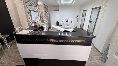 Eladó Üzlethelyiség 6000 Kecskemét Modern, exkluzív szépségszalon a Belvárosban