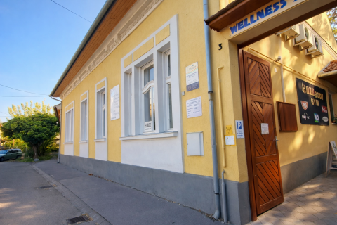 Eladó Üzlethelyiség 6600 Szentes Szentes központi rész