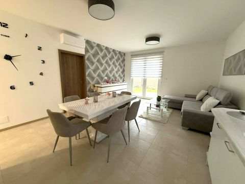 Kiadó Ház 6000 Kecskemét NAPPALI + 3 SZOBÁS, IGÉNYES CSALÁDI HÁZ GARÁZZSAL