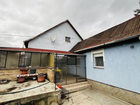 Eladó Ház 2337 Délegyháza Karbantartott családi ház, csendes utcában!