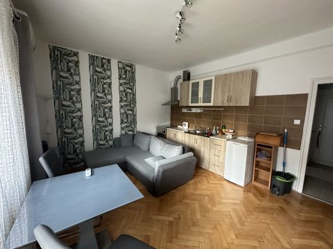 Kiadó Lakás 7624 Pécs 