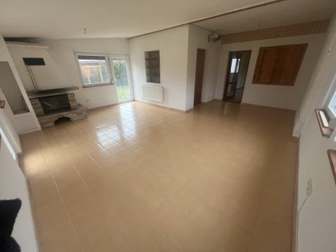 Eladó Ház 8315 Gyenesdiás , 8 szoba + nappali eladó családi ház kemencével