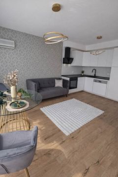 Eladó Lakás 1138 Budapest 13. kerület XIII. Duna-part kétszobás magas emeleti felújítotott lakás