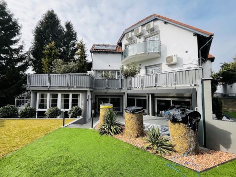 Eladó Ház 2051 Biatorbágy , Luxus ingatlan, önálló wellness részleggel és apartmannal!