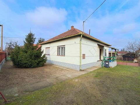 Eladó Ház 4241 Bocskaikert , Pillangó és Debreceni út között, központ közelében