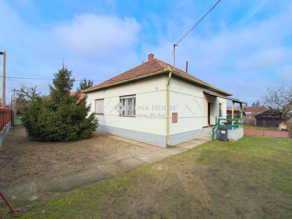 4241 Bocskaikert , Pillangó és Debreceni út között, központ közelében — 1/9