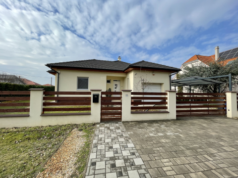 Kiadó Ház 6000 Kecskemét , KECSKEMÉT BELVÁROSÁHOZ KÖZEL IGÉNYES LAKÁS  KIADÓ