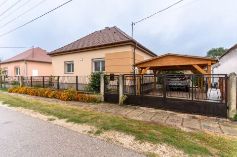 Eladó Ház 8123 Soponya 