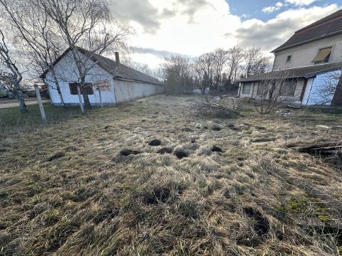 Eladó Telek 2173 Kartal , Kartal Frekventált helyén