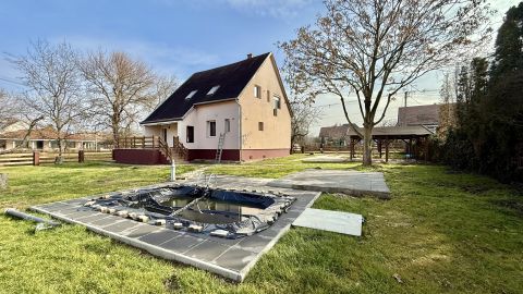 Eladó Ház 1171 Budapest 17. kerület , XVII. kerület csendes kertvárosi részén családi ház 