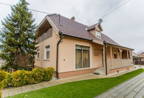 Eladó Ház 5100 Jászberény , Jászberény városi Önkormányzati Bölcsöde közelében