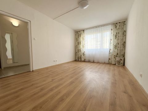 Eladó Lakás 1181 Budapest 18. kerület , Frissen felújított, másfél szobás lakás, Havanna lakótelepen