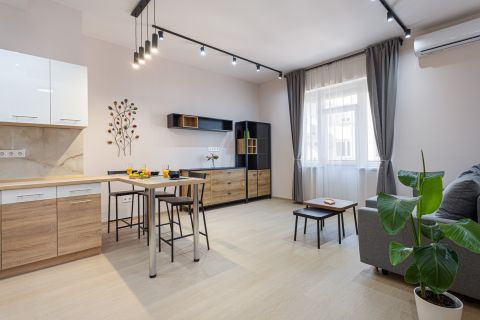 Eladó Lakás 1071 Budapest 7. kerület , 3 db felújított, bútorozott, gépesített lakás egyben