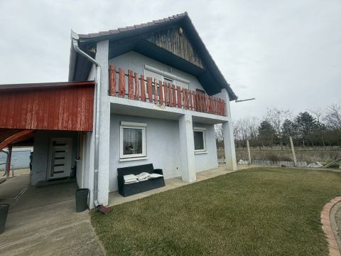 Eladó Ház 2713 Csemő , Csemő 