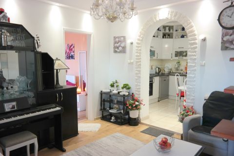 Eladó Lakás 1204 Budapest 20. kerület , Lakóparkon belüli, belső két szintes, klímás, autóbeállós