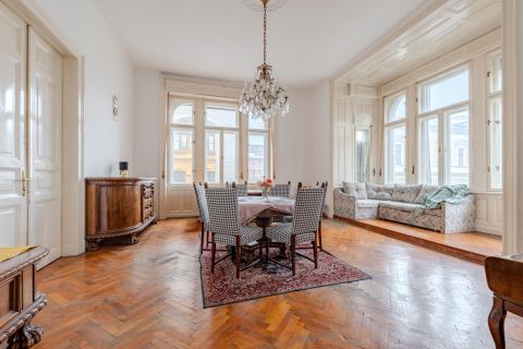 Eladó Lakás 1054 Budapest 5. kerület , Parlament mellett egy impozáns ingatlan, ritkaság a piacon!