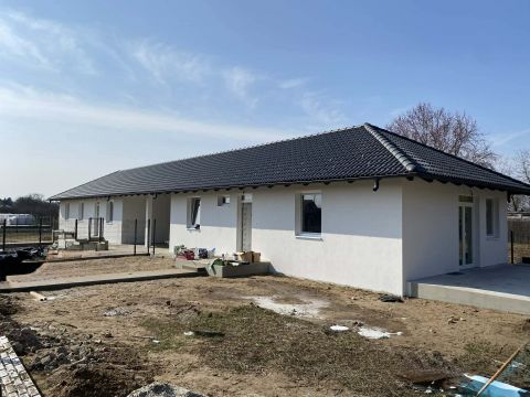 Eladó Ház 2735 Dánszentmiklós , Iskolához közel 