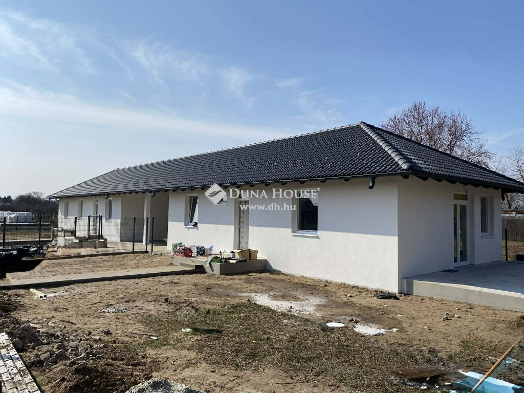 2735 Dánszentmiklós , Iskolához közel — 1/11