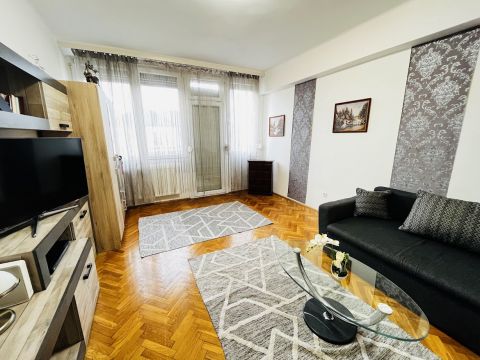 Eladó Lakás 2200 Monor Nagyon jó helyen, központi lakás, első emeleti!